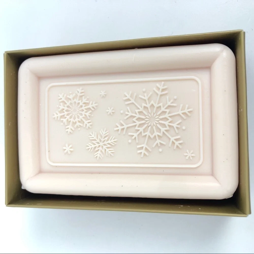NIB Holiday Bath Soap Bar - Picture 3 of 4